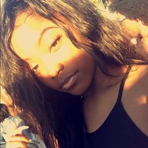 Meet your Posher, Amari